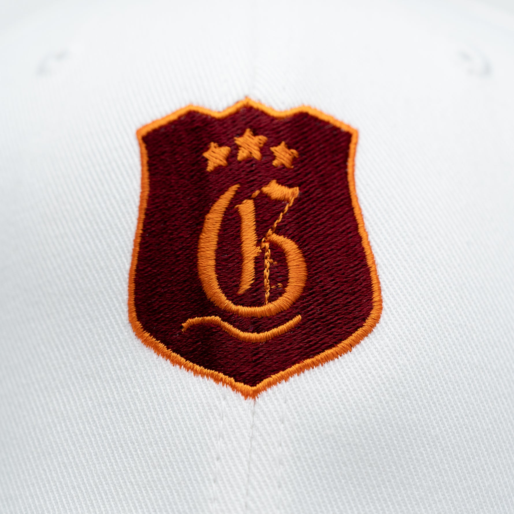 White men's Hero Cap from Dragon Collection, stylish men's hat with a branded design, perfect for casual wear.